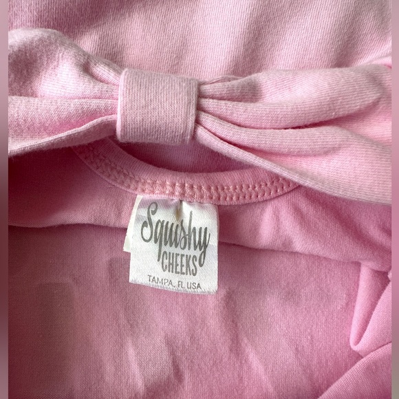 Squishy baby girl’s bodysuit with ruffled sleeves. Size 6M. - Picture 5 of 5